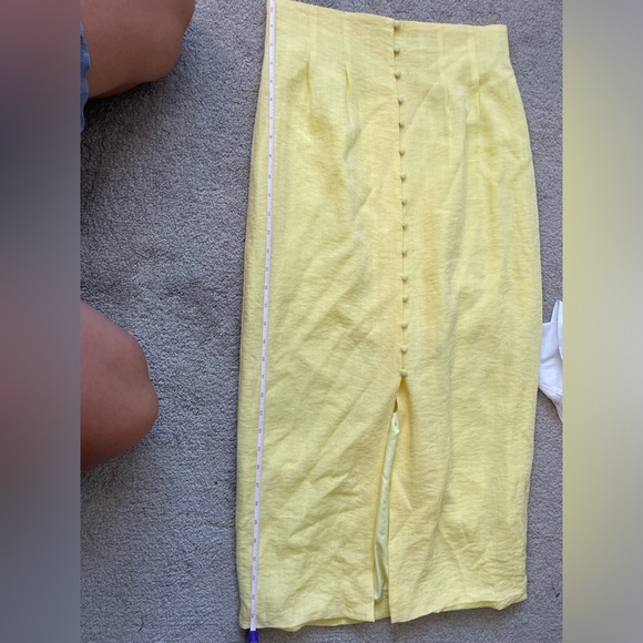 Kourt|| Butter Yellow Enza Midi skirt Size L Viscose and Nylon - Picture 9 of 9